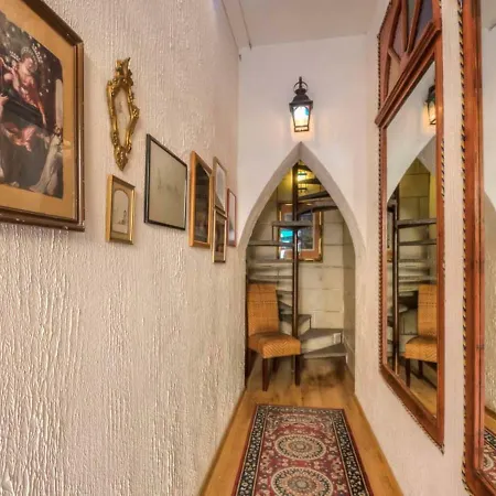 Incredible Location On St George's Square Apartment *