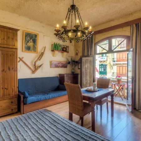 Apartment Incredible Location On St George's Square Victoria