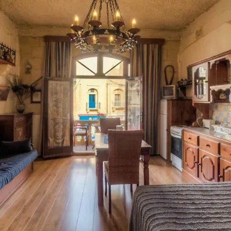 Apartment Incredible Location On St George's Square